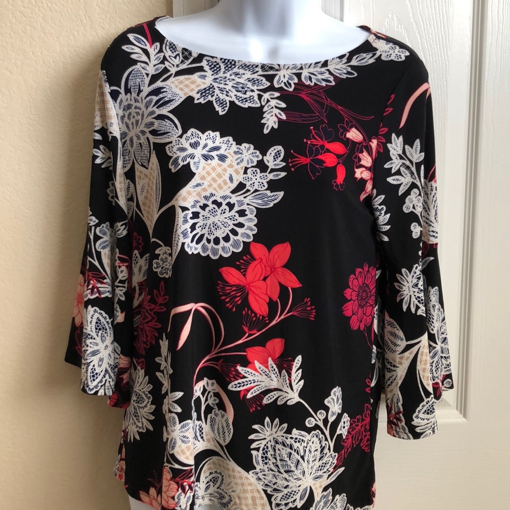 Pretty flowery blouse